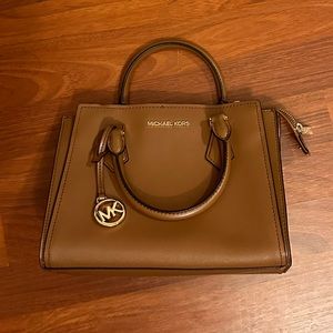 Michael Kors Medium Cross body